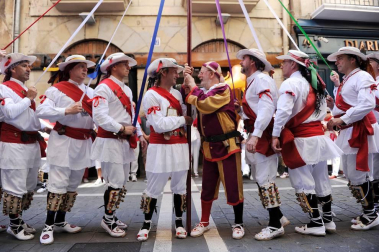 Los Sanfermines son alegría, diversión, camaradería y hospitalidad: comparte con nosotros tus mejores momentos de las fiestas.