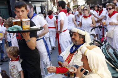 Los Sanfermines son alegría, diversión, camaradería y hospitalidad: comparte con nosotros tus mejores momentos de las fiestas.