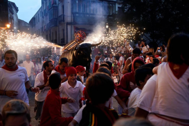 Los Sanfermines son alegría, diversión, camaradería y hospitalidad: comparte con nosotros tus mejores momentos de las fiestas.