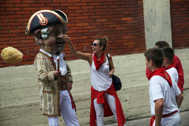 Los Sanfermines son alegría, diversión, camaradería y hospitalidad: comparte con nosotros tus mejores momentos de las fiestas.