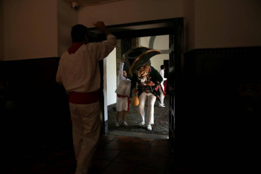 Los Sanfermines son alegría, diversión, camaradería y hospitalidad: comparte con nosotros tus mejores momentos de las fiestas.