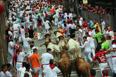 Imágenes del quinto encierro de San Fermín