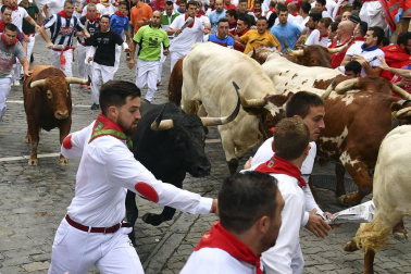 Imágenes del quinto encierro de San Fermín