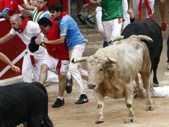 Imágenes del quinto encierro de San Fermín