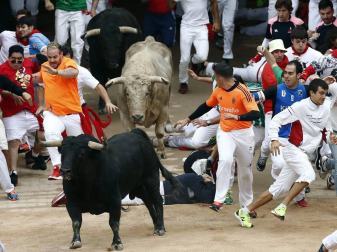 Imágenes del quinto encierro de San Fermín