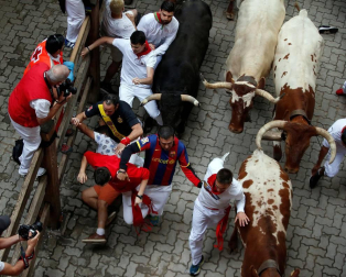 Imágenes del quinto encierro de San Fermín