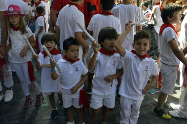 Imágenes del encierro txiki del día 13 de San Fermín