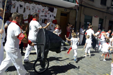 Imágenes del encierro txiki del día 13 de San Fermín