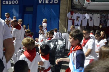 Imágenes del encierro txiki del día 13 de San Fermín