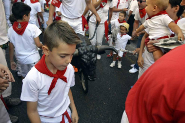 Imágenes del encierro txiki del día 13 de San Fermín