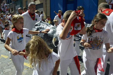 Imágenes del encierro txiki del día 13 de San Fermín