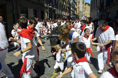 Imágenes del encierro txiki del día 13 de San Fermín