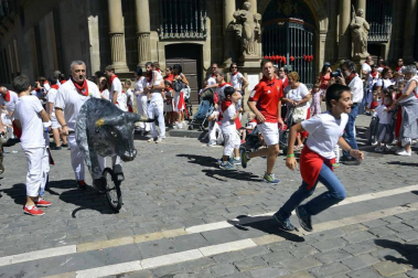 Imágenes del encierro txiki del día 13 de San Fermín