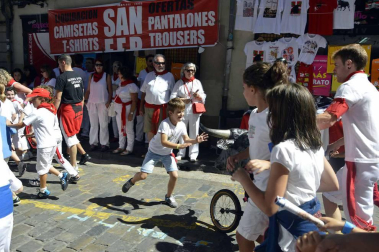 Imágenes del encierro txiki del día 13 de San Fermín