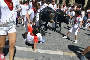Imágenes del encierro txiki del día 13 de San Fermín