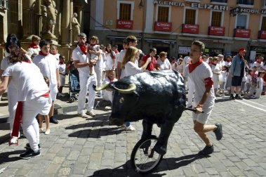 Imágenes del encierro txiki del día 13 de San Fermín