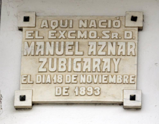 La localidad de Cinco Villas/Bortziriak esconde tras su belleza de postal una historia sorprendente y rica que va de la gestación de Euskaltzaindia al hogar del abuelo de José María Aznar. Lo material e inmaterial se dan la mano  en este recorrido con Patxiku Elizagoien.
