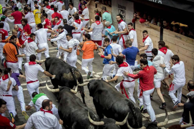 Imágenes del octavo encierro, protagonizado por los Miura