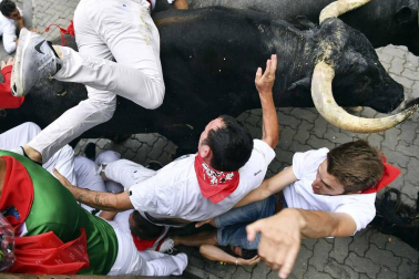 Imágenes del octavo encierro, protagonizado por los Miura