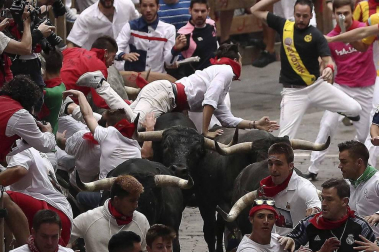 Imágenes del octavo encierro, protagonizado por los Miura
