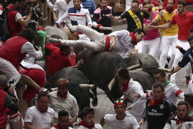 Imágenes del octavo encierro, protagonizado por los Miura