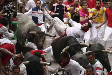 Imágenes del octavo encierro, protagonizado por los Miura