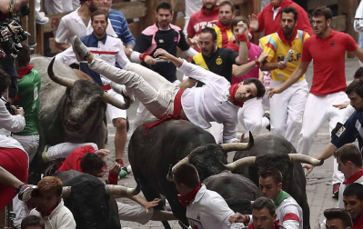 Imágenes del octavo encierro, protagonizado por los Miura