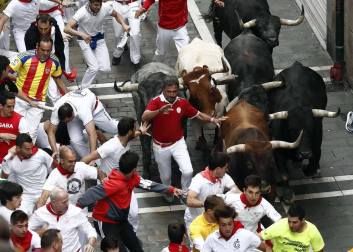 Imágenes del octavo encierro, protagonizado por los Miura