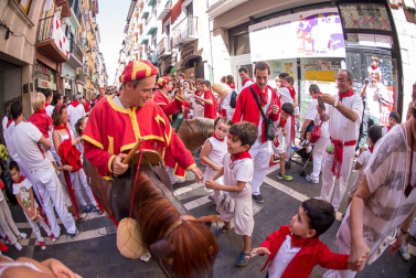 Imágenes de la despedida de los gigantes desde la plaza del Ayuntamiento de Pamplona.