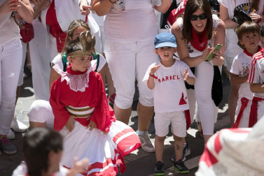Imágenes de la despedida de los gigantes desde la plaza del Ayuntamiento de Pamplona.