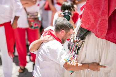 Imágenes de la despedida de los gigantes desde la plaza del Ayuntamiento de Pamplona.