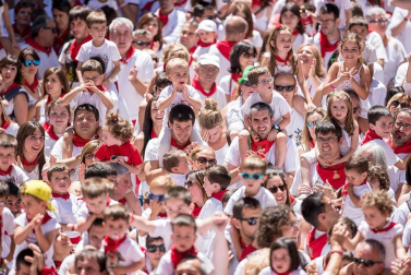 Imágenes de la despedida de los gigantes desde la plaza del Ayuntamiento de Pamplona.
