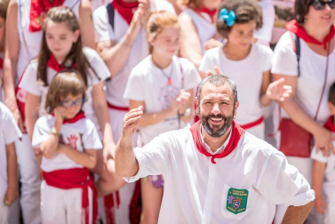 Imágenes de la despedida de los gigantes desde la plaza del Ayuntamiento de Pamplona.