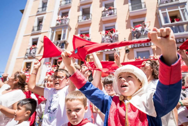 Imágenes de la despedida de los gigantes desde la plaza del Ayuntamiento de Pamplona.