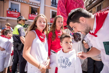 Imágenes de la despedida de los gigantes desde la plaza del Ayuntamiento de Pamplona.