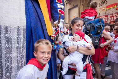 Imágenes de la despedida de los gigantes desde la plaza del Ayuntamiento de Pamplona.
