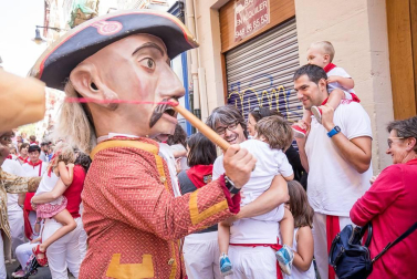 Imágenes de la despedida de los gigantes desde la plaza del Ayuntamiento de Pamplona.