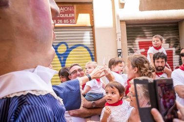 Imágenes de la despedida de los gigantes desde la plaza del Ayuntamiento de Pamplona.
