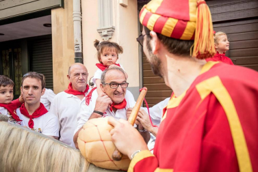 Imágenes de la despedida de los gigantes desde la plaza del Ayuntamiento de Pamplona.