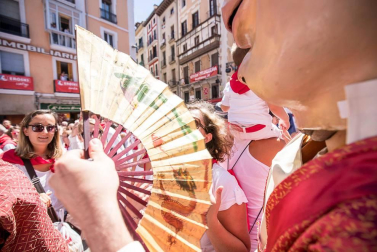 Imágenes de la despedida de los gigantes desde la plaza del Ayuntamiento de Pamplona.