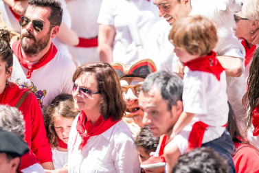 Imágenes de la despedida de los gigantes desde la plaza del Ayuntamiento de Pamplona.