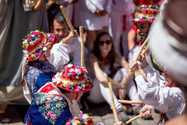 Imágenes de la despedida de los gigantes desde la plaza del Ayuntamiento de Pamplona.