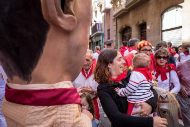 Imágenes de la despedida de los gigantes desde la plaza del Ayuntamiento de Pamplona.