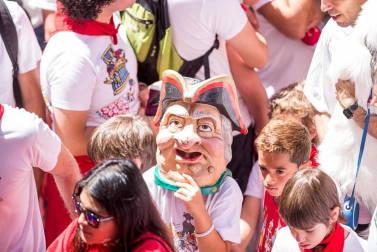 Imágenes de la despedida de los gigantes desde la plaza del Ayuntamiento de Pamplona.