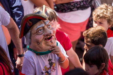 Imágenes de la despedida de los gigantes desde la plaza del Ayuntamiento de Pamplona.