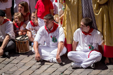 Imágenes de la despedida de los gigantes desde la plaza del Ayuntamiento de Pamplona.
