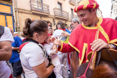 Imágenes de la despedida de los gigantes desde la plaza del Ayuntamiento de Pamplona.