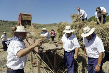 Miranda de Arga es un pueblo de tradición agrícola, pero hoy sólo seis vecinos se dedican en exclusiva a esta actividad. La localidad celebró ayer la XVIII edición de su Día del Mundo Rural para preservar una forma de trabajar de siglos.
