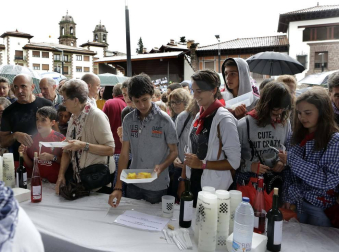Lanzamiento del cohete pasado por agua en las fiestas patronales de Elizondo