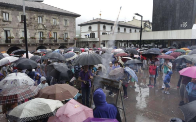Lanzamiento del cohete pasado por agua en las fiestas patronales de Elizondo
